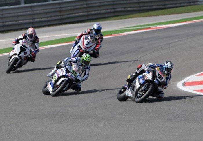 Η προσωρινή λίστα ανακοινώθηκε από τη FIM για το παγκόσμιο πρωτάθλημα Superbike 2012.