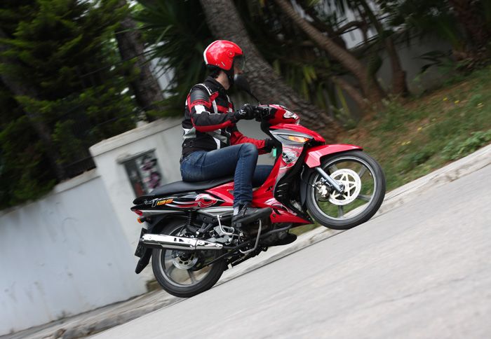 To Modenas GT 135 κοστίζει 2.295 ευρώ, ενώ μπορείτε να το αποκτήσετε και τοις μετρητοίς, με 2.095 ευρώ. 