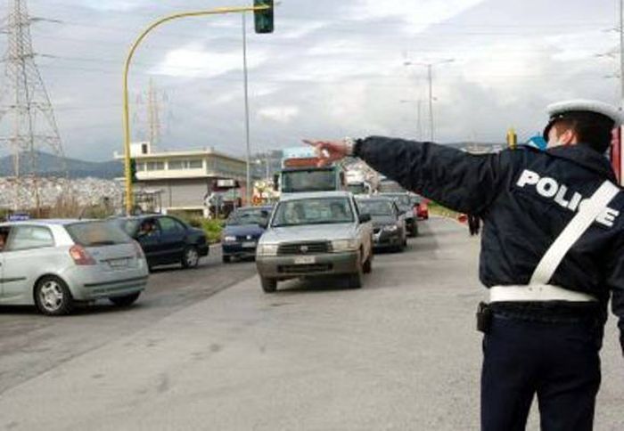 Αυξημένα τα μέτρα της Τροχαία ενόψει της εορταστικής περιόδου.

