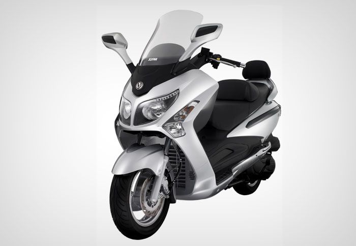 Το SYM GTS 250i EVO διατίθεται σε τιμή προσφοράς μέχρι τις 31 Μαρτίου, στα 3.495 ευρώ. 