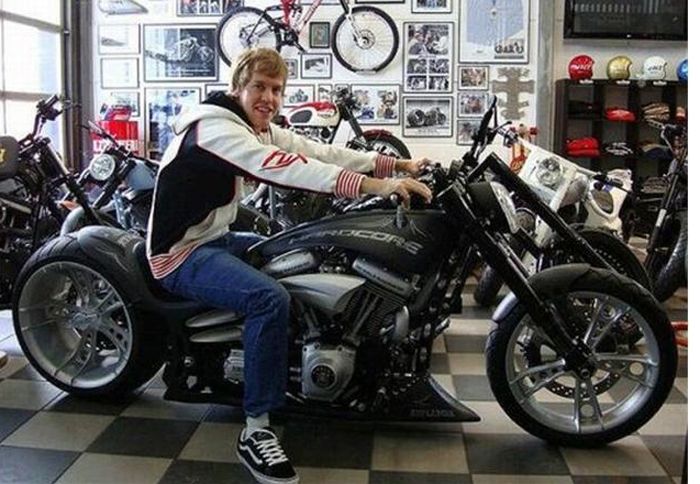 Ο Sebastian Vettel επάνω στο δημιούργημα του Marcus Walz αξίας 70.000 ευρώ.