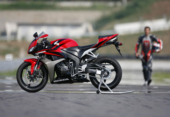 CBR 600RR 2007 στα 11.300 €