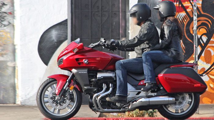 Ο φωτογραφικός φακός συνέλαβε το νέο Honda CTX1300, κατά τη διάρκεια γυρισμάτων του προωθητικού του βίντεο. 