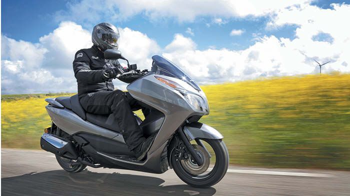 Το μοτέρ συνεργάζεται άψογα με το CVT κιβώτιο. Προσφέρει δυνατές επιταχύνσεις από στάση και κρατά εύκολα υψηλές ταχύτητες στον αυτοκινητόδρομο.