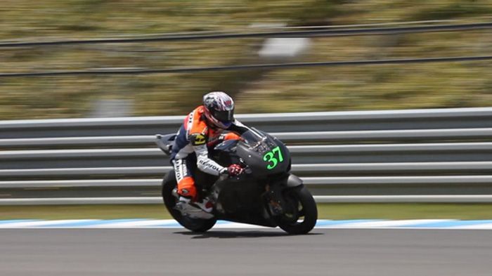 Αν και έχει μείνει πίσω στο πρόγραμμά του, το αγωνιστικό Honda RC έχει ξεκινήσει τις δοκιμές στην πίστα.