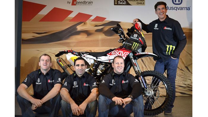 Οι επίσημοι αναβάτες της Husqvarna. Από αριστερά οι Matt Fish, Paulo Concalves, Alessandro Botturi και Joan Barreda.