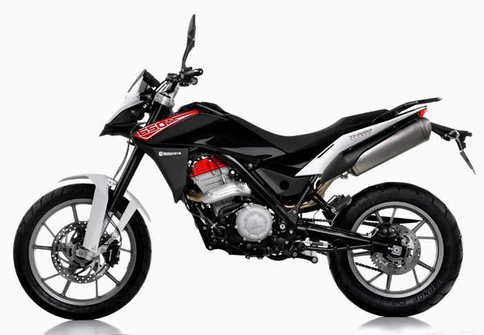 Στα 6.990 ευρώ θα βρίσκεται η τιμή του νέο TR 650 Strada, με το ABS να περιλαμβάνεται στον εξοπλισμό του.