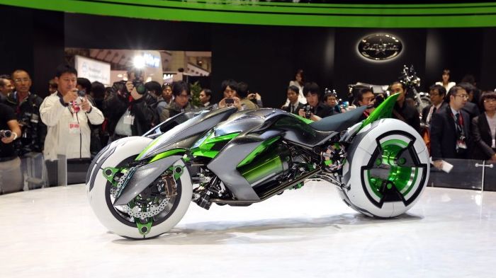Το J της Kawasaki σε αφήνει εύκολα με το στόμα ανοιχτό. Ηλεκτρικό τρίκυκλο πολυμορφικό concept με 2 θέσεις οδήγησης;! To θέλουμε!