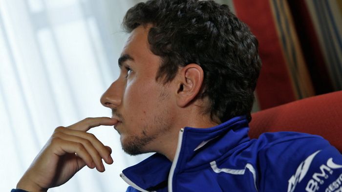 Έντεκα βίδες και τη λάμα αφαίρεσαν οι γιατροί από την κλείδα του Lorenzo.