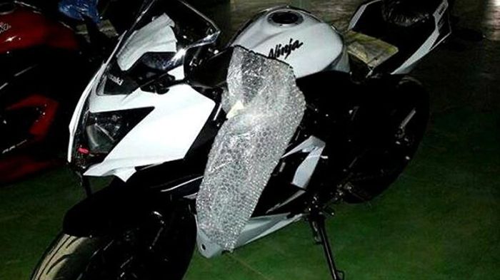 Οι φήμες θέλουν την Kawasaki να ετοιμάζει ένα μονοκύλινδρο και ιδιαίτερα οικονομικό Ninja 250, για τις αγορές της ΝΑ Ασίας.