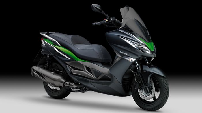 Η Kawasaki παρουσίασε και επίσημα το scooter J300. 