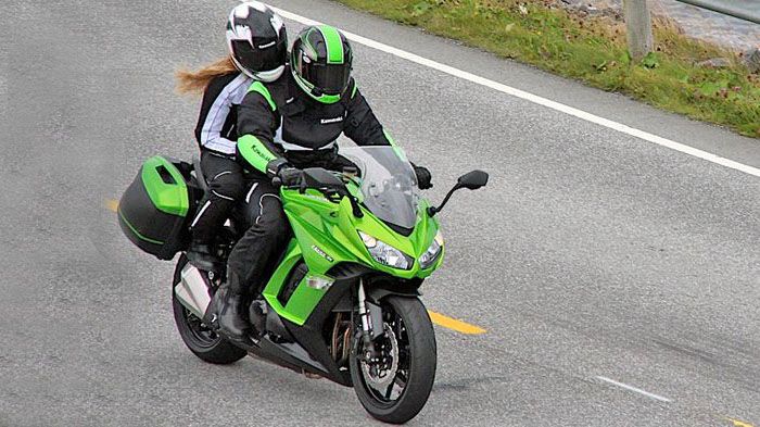 Το ελαφρώς ανανεωμένο Kawasaki Z1000SX του 2014 βρέθηκε στη Νορβηγία για τα γυρίσματα ενός βίντεο.	