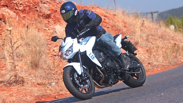 Το Z 750 αποτελεί ένα μεσαίου κυβισμού μοντέλο με εντυπωσιακή εμφάνιση και πολύ καλές συνολικά δυνατότητες.