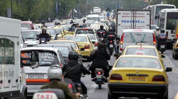 Σύμφωνα με την έρευνα του ΚΔΚ, οι κυκλοφοριακές συνθήκες στην Αθήνα βελτιώθηκαν τα τρία τελευταία χρόνια, λόγω κρίσης. 