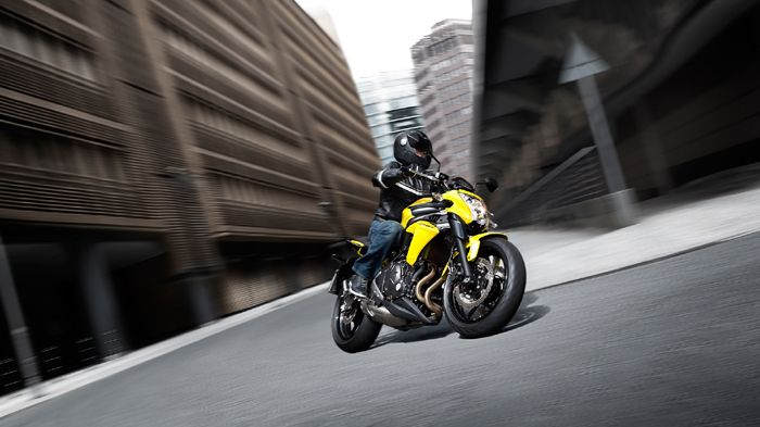 Με τα σημερινά δεδομένα, ο αναβάτης ενός Kawasaki ER-6n θα ξοδεύει 4 ευρώ την ημέρα για τα επόμενα δύο χρόνια. 