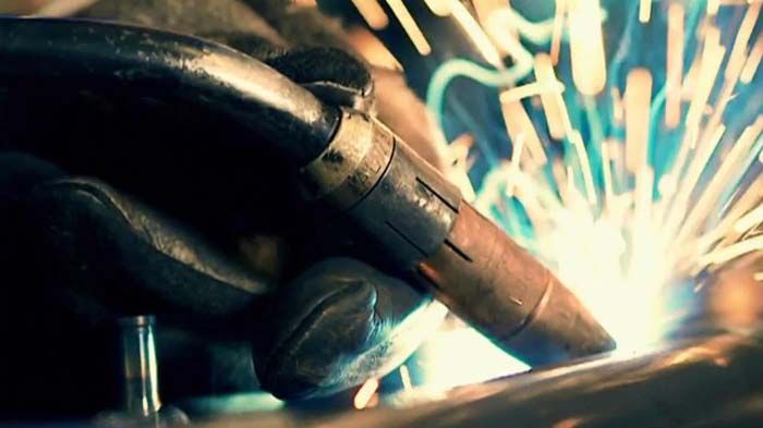 H Red Bull έφτιαξε ένα βίντεο, στο οποίο βλέπουμε να κατασκευάζεται μια από τις μοτοσικλέτες της ΚΤΜ. 