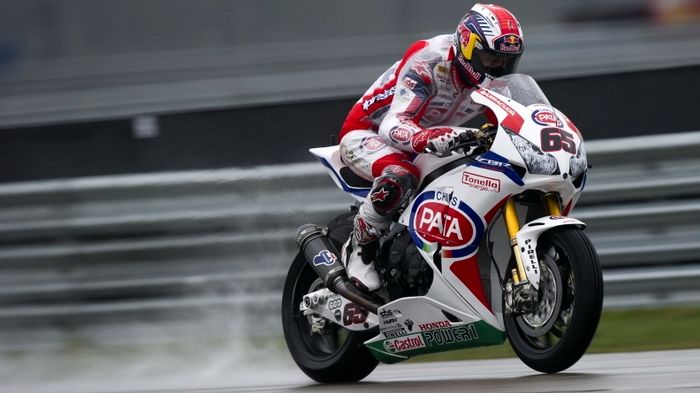 Με πολύ δυνατή βροχή έγιναν τα δοκιμαστικά στο Assen, όπου ο Leon Haslam είχε μια πολύ άτυχη στιγμή.