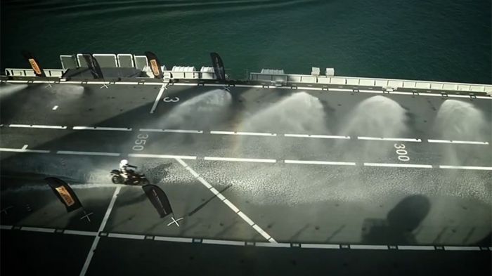 O Max Biaggi σε αεροπλανοφόρο!