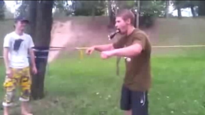 Απίστευτη μίμηση ήχου μοτοσικλέτας!