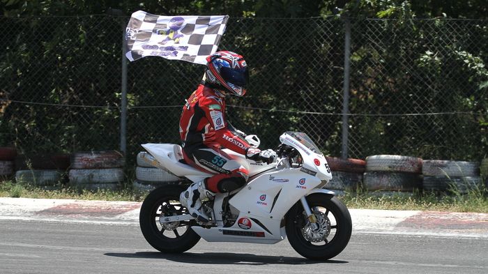 Ευχόμαστε το καλύτερο για το Νότη Παπαπαύλου, που σήμερα 18/10 δίνει τη μεγάλη μάχη για μια θέση στο Red Bull MotoGP Rookies Cup.