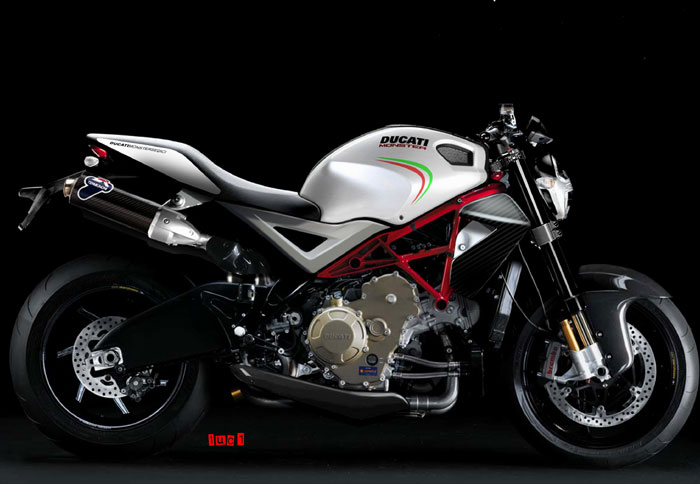 Naked με τον V4 κινητήρα των 800κ.εκ.;