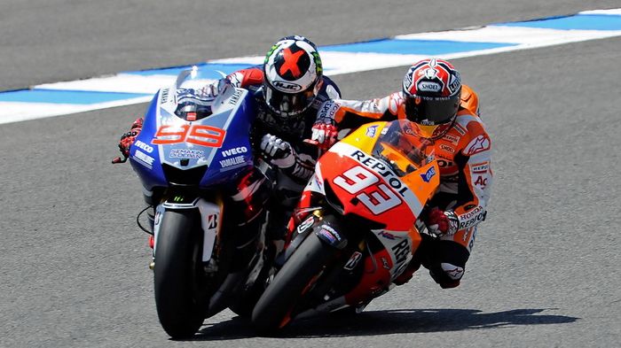 Μπαμ! Σύγκρουση του Marquez με τον Lorenzo, στη στροφή που είχε μόλις μετονομαστεί με το όνομα του Jorge!