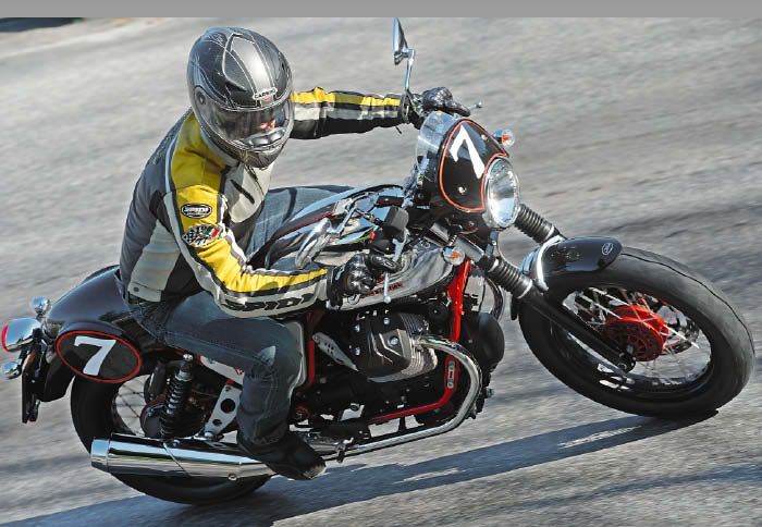 Απαστράπτον και μοναδικό το V7 Racer. 