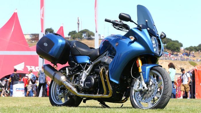 Η Motus παρουσίασε το πρώτο μοντέλο παραγωγής της, το MST-01, στο grand prix της Laguna Seca, όπως αναμενόταν. 