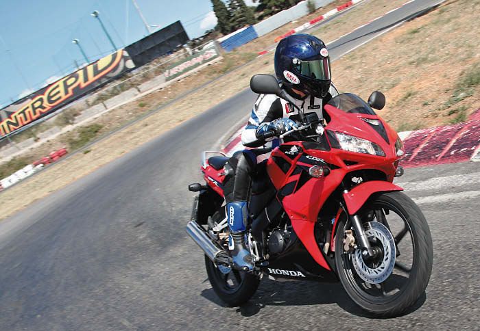 Το μικρό σε διαστάσεις και πανάλαφρο μοτοσικλετάκι της Honda, θα καταφέρει να συγκινήσει.