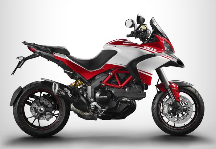 Το Multistrada 1200 S Pikes Peak διαθέτει traction control, ABS και τη νέα αυτόματα ρυθμιζόμενη ανάρτηση Skyhook της Ducati.