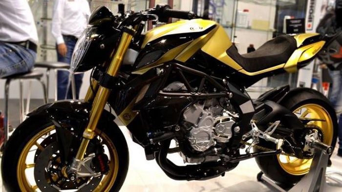 Η Moto Corse παρουσίασε το MV Agusta B3 Nova, ένα Brutale που διαθέτει την πλήρη γκάμα των αξεσουάρ της. 