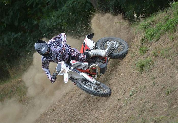 Με δύο νέα μοντέλα με δίχρονους κινητήρες συμπληρώνει η Beta την enduro γκάμα της.