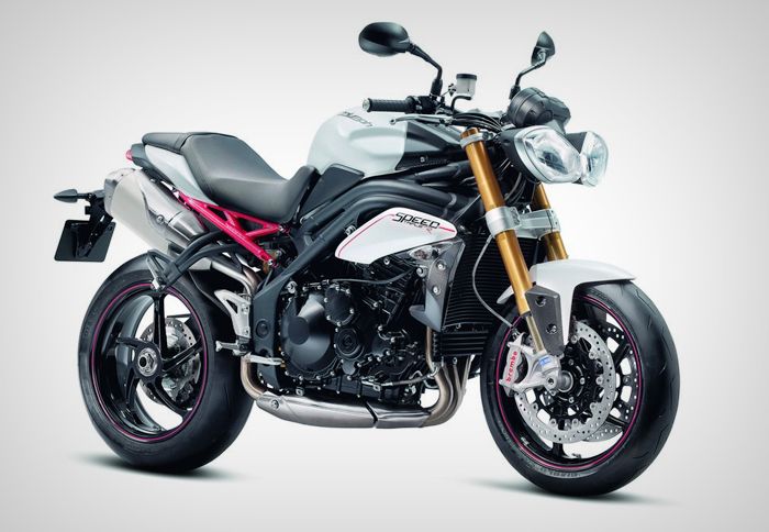 H νέα Triumph Speed Triple R είναι κατά 1,7 κιλά ελαφρύτερη από τις υπόλοιπες εκδόσεις.