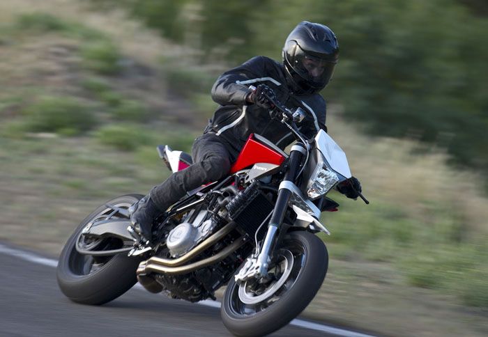 Και στις δύο εκδόσεις Nuda 900/900R το μοντέλο της Husqvarna είναι πλέον ετοιμοπαράδοτο. 