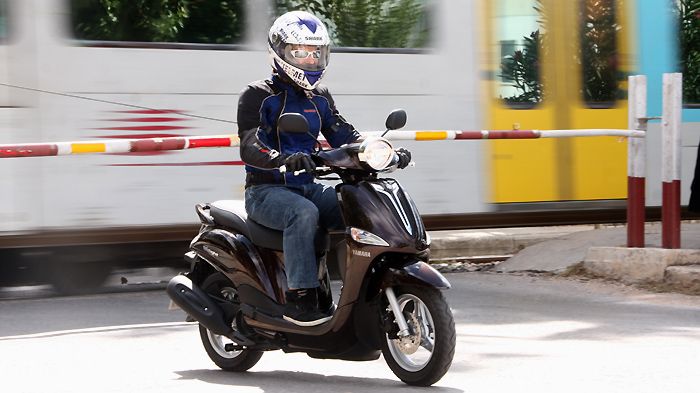 Αν κινείσαι με σταθερό ρυθμό μέσα στην κίνηση κι όχι με νευρικότητα, μπορείς να προλάβεις πολλές δυσάρεστες καταστάσεις και να κάνεις καλό στην τσέπη 