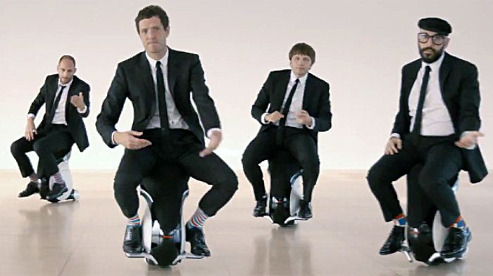 Τρελοί καλλιτέχνες, απίθανα μονόκυκλα.