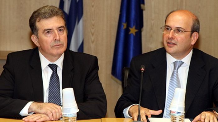 Ο κ. Χατζηδάκης δεν κατάφρεε τελικά να κάνει πράξη την περίφημη επανεκκίνηση των αυτοκινητοδρόμων. Την φιέστα πάντως, πρόλαβε και την έκανε.