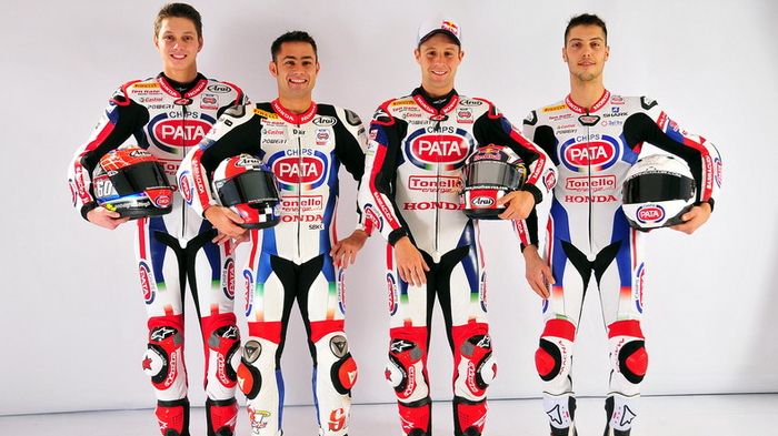 Από αριστερά: Michael van den Mark, Leon Haslam, Jonathan Rea, και Lorenzo Zanetti.