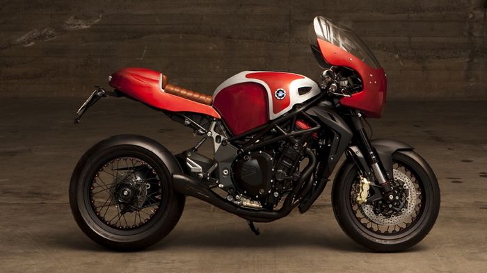 Εκπληκτική δουλειά, για μια special Cafe Racer, με κλασική εμφάνιση αλλά και με σύγχρονα περιφερειακά εξαρτήματα.