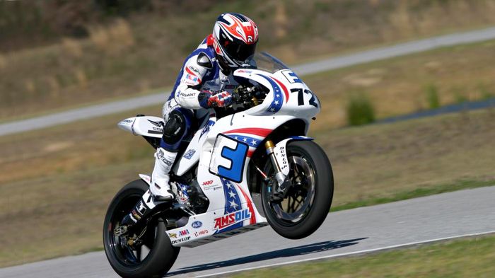 Σαράντα ενός χρονών παρακαλώ, πατέρας 2 κοριτσιών, και σταρ σε reality show. Ο Larry Pegram πήρε τους πρώτους βαθμούς WSBK στην ιστορία της EBR!