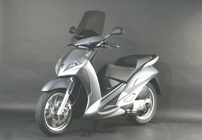 Νέα Peugeot Geopolis 125,250,500κ.εκ.