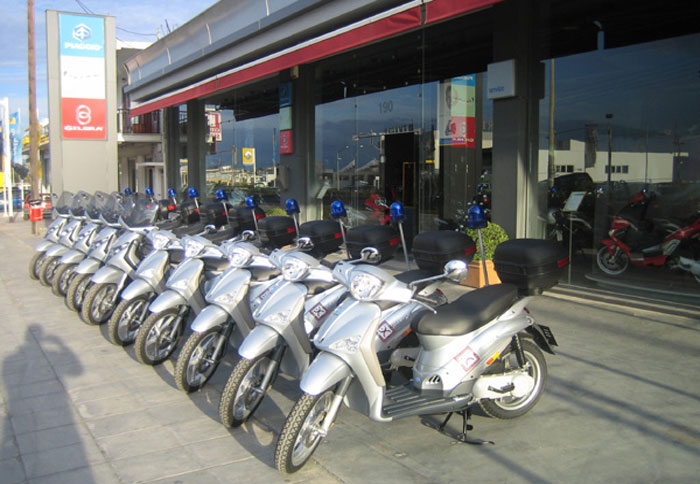 H Δημοτική Αστυνομία Πάτρας με Piaggio