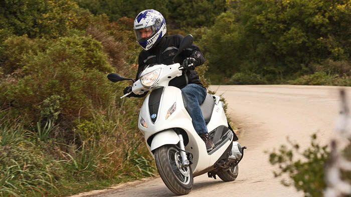 To Fly μπορεί να κινηθεί με σβέλτους ρυθμούς στο κέντρο της πόλης ή έξω από αυτό, αρκεί να μην το πιέσεις περισσότερο απΆ όσο πρέπει.