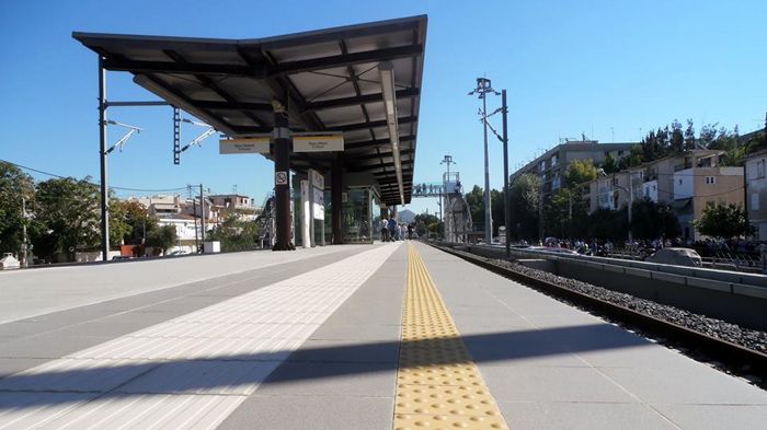 'Ανοιξε ο σταθμός του Προαστιακού, στον Ταύρο. Τριάντα έξι συνολικά τρένα την ημέρα θα πηγαίνουν προς την Αθήνα και τον Πειραιά.