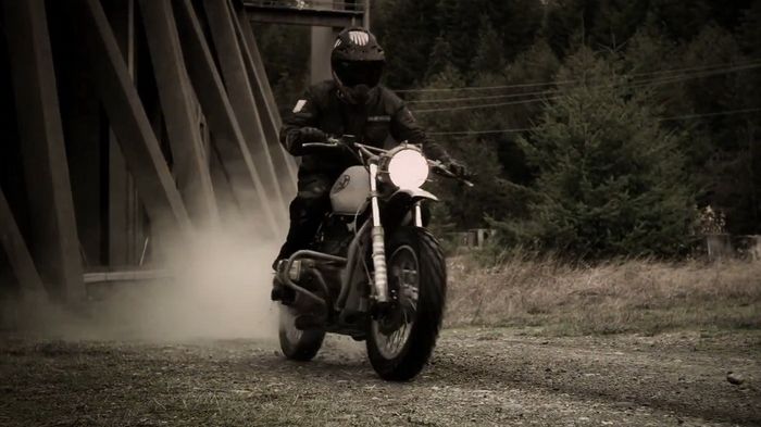 Μετά το τέλος του κόσμου. Icon 1000 Quartermaster