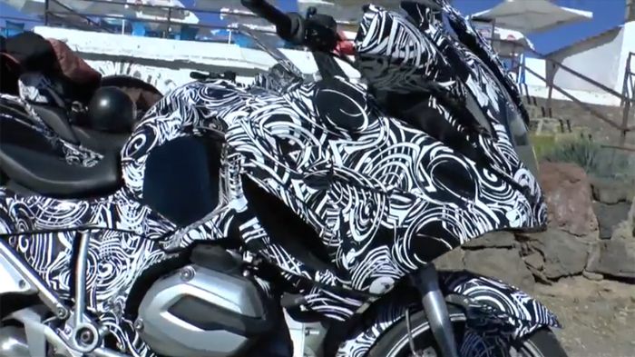 Ένας Γερμανός blogger βιντεοσκόπησε το καμουφλαρισμένο R 1200 RT. 