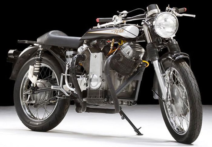 Η μεγαλύτερη ίσως αλλαγή στη συγκεκριμένη μοτοσικλέτα, είναι η τοποθέτηση του V2 κινητήρα των 750 κ.εκ. εγκάρσια.