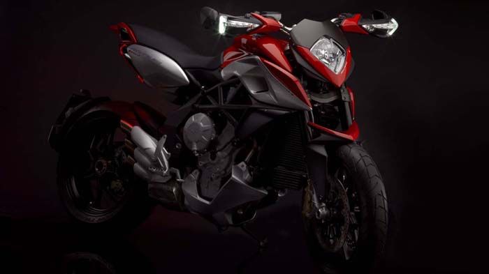 Όχι ότι χορτάσαμε να το βλέπουμε σε στούντιο φωτογραφίες, αλλά επιτέλους μπορούμε να δούμε το Rivale και στο δρόμο! 