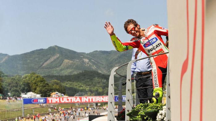 Σπάει τα κοντέρ και στο twitter, ο Valentino Rossi.