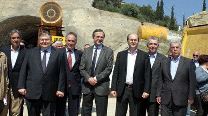 Τη θυμάστε τη φιέστα; Τους χαμογελαστούς Υπουργό και Πρωθυπουργό; Τις μεγαλόσχημες, θριαμβευτικές δηλώσεις; Την περίφημη επαννεκίνηση;